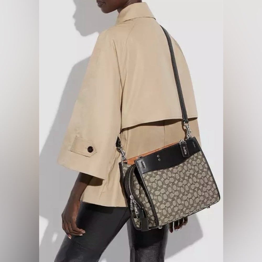 Coach Rogue 25. Black& Tan Jacquard Signature Design. EUC! Many great features!